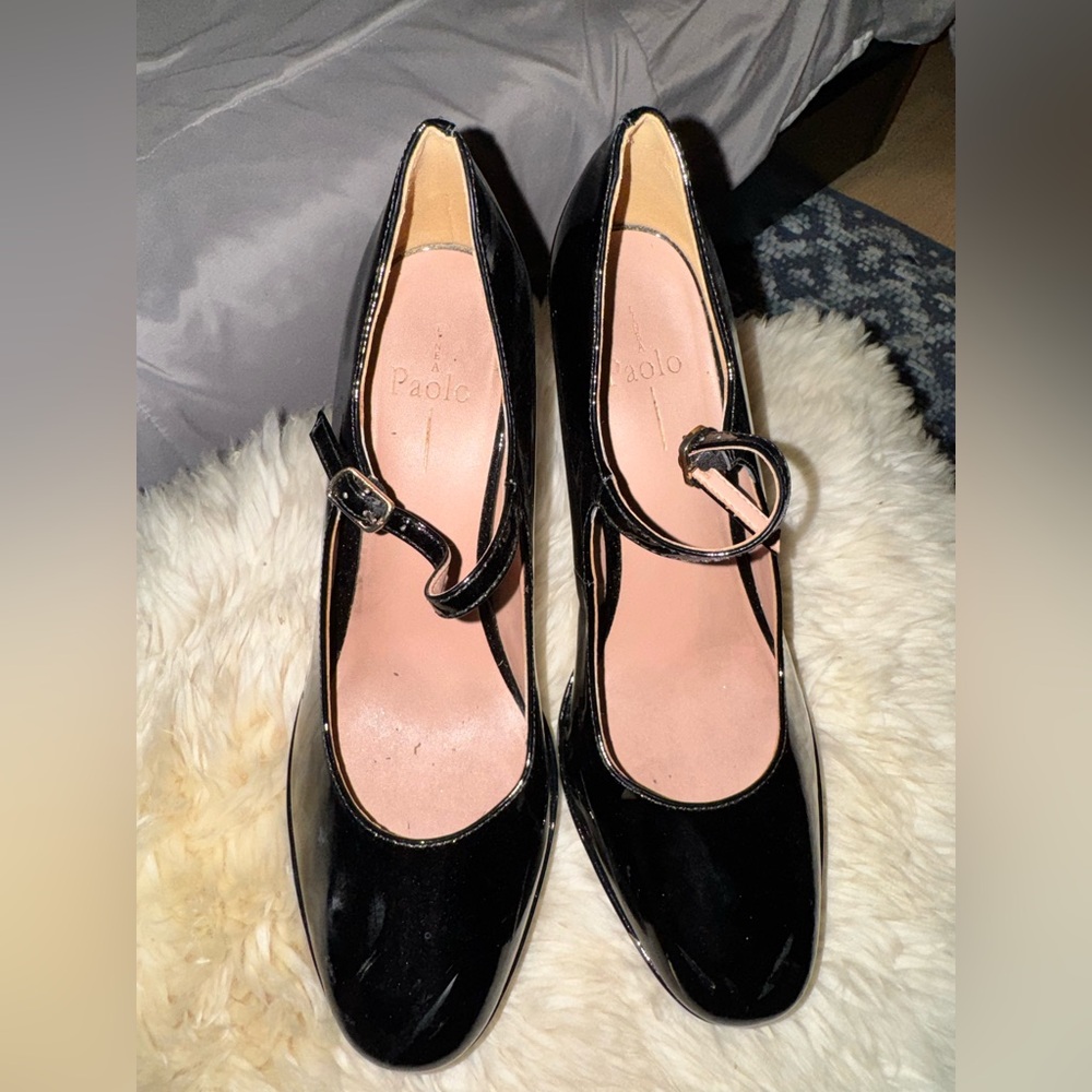 Linea Paolo Isadora Black Patent Leather Mary Jane Pump